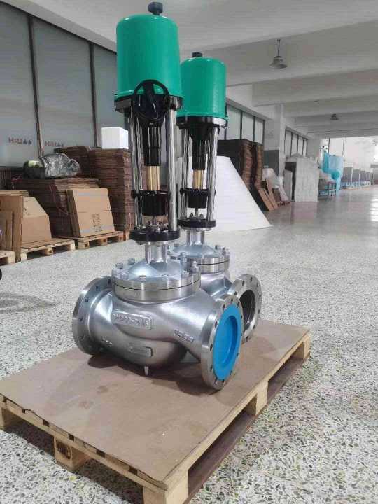 WCB Electric single seat regulating valve    WCB电动单座调节阀的控制精度和响应速度是其性能的重要指标。高精度的控制能够确保工艺参数的稳定，而快速的响应速度则能够及时应对工艺变化，避免波动和误差。因此，在选择调节阀时，需要根据工艺要求来